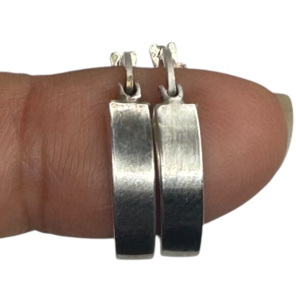 Vintage 925 Italy Sterling Silver Huggie Hoop Earrings Pair Minimalist Signed - Picture 4 of 12